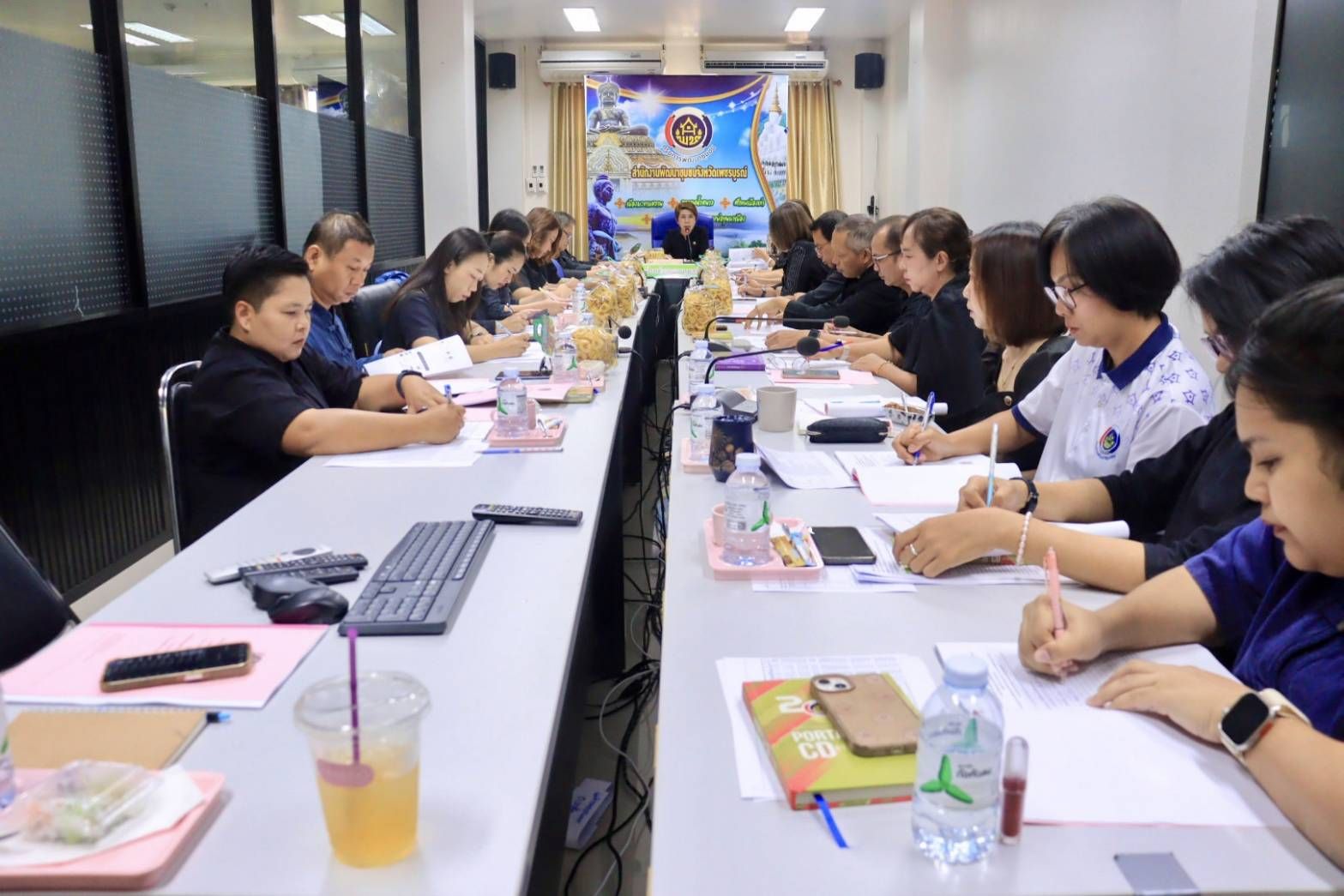 พช.อำเภอน้ำหนาว : ร่วมประชุมเจ้าหน้าที่พัฒนาชุมชน เพื่อมอบนโยบายสู่การปฏิบัติ และติดตามผลการดำเนินงานตามยุทธศาสตร์กรมการพัฒนาชุมชน ประจำเดือนธันวาคม 2568