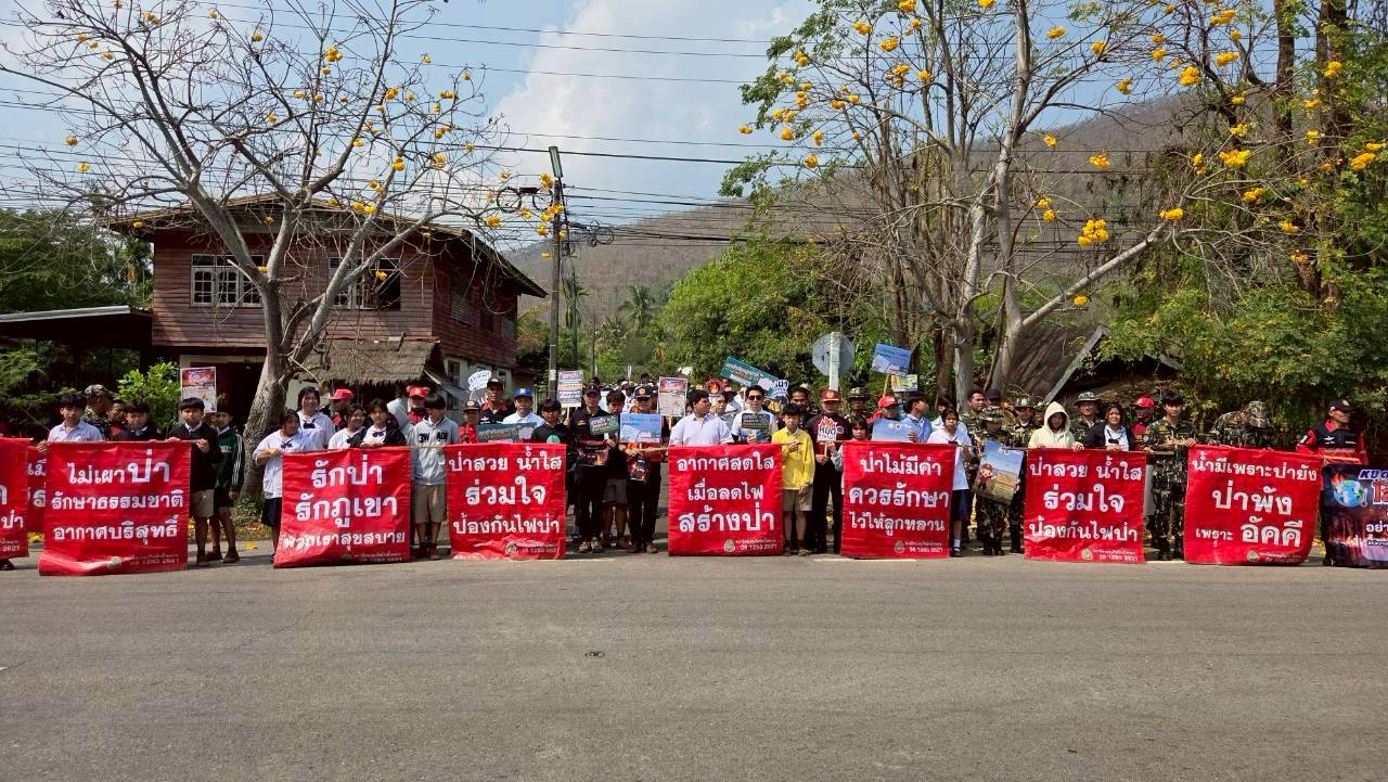 พช.อำเภอน้ำหนาว ร่วมกิจกรรม ''เดินรณรงค์ Kick off หยุดเผา หยุดฝุ่น เพื่อคุณ เพื่อเรา เพื่อกวดขันเข้มงวด งดการเผาทุกชนิด ลดจุดความร้อน (Hotspot)''