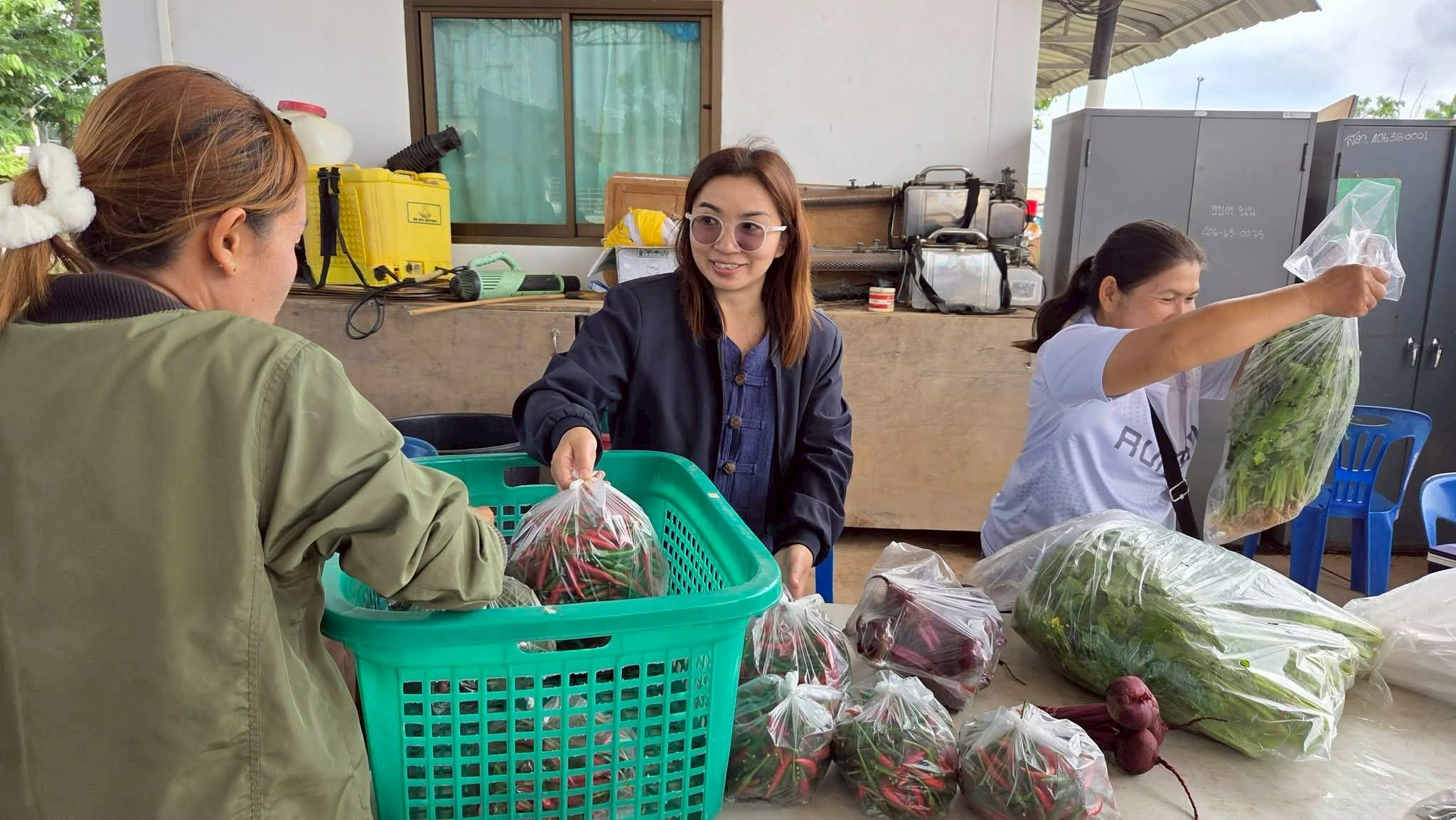 พช.อำเภอน้ำหนาว ร่วมขับเคลื่อนโครงการ “ไทยช่วยไทย” ลดภาระ ลดค่าครองชีพ