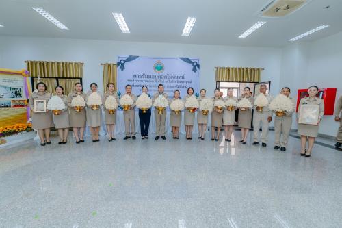 พช.น้ำหนาว ร่วมกิจกรรม “การรับมอบดอกไม้จันทน์ของส่วนราชการและภาคีเครือข่ายในจังหวัดเพชรบูรณ์ เพื่อเตรียมความพร้อมพิธีถวายดอกไม้จันทน์ของประชาชนจังหวัดเพชรบูรณ์”